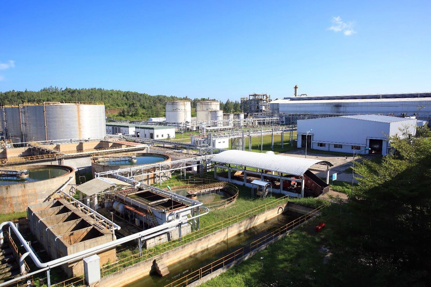 Công ty cổ phần Lọc hóa dầu Bình Sơn: Lộ trình bắt buộc sử dụng nhiên liệu sinh học E10 từ đầu năm 2026 trên toàn quốc