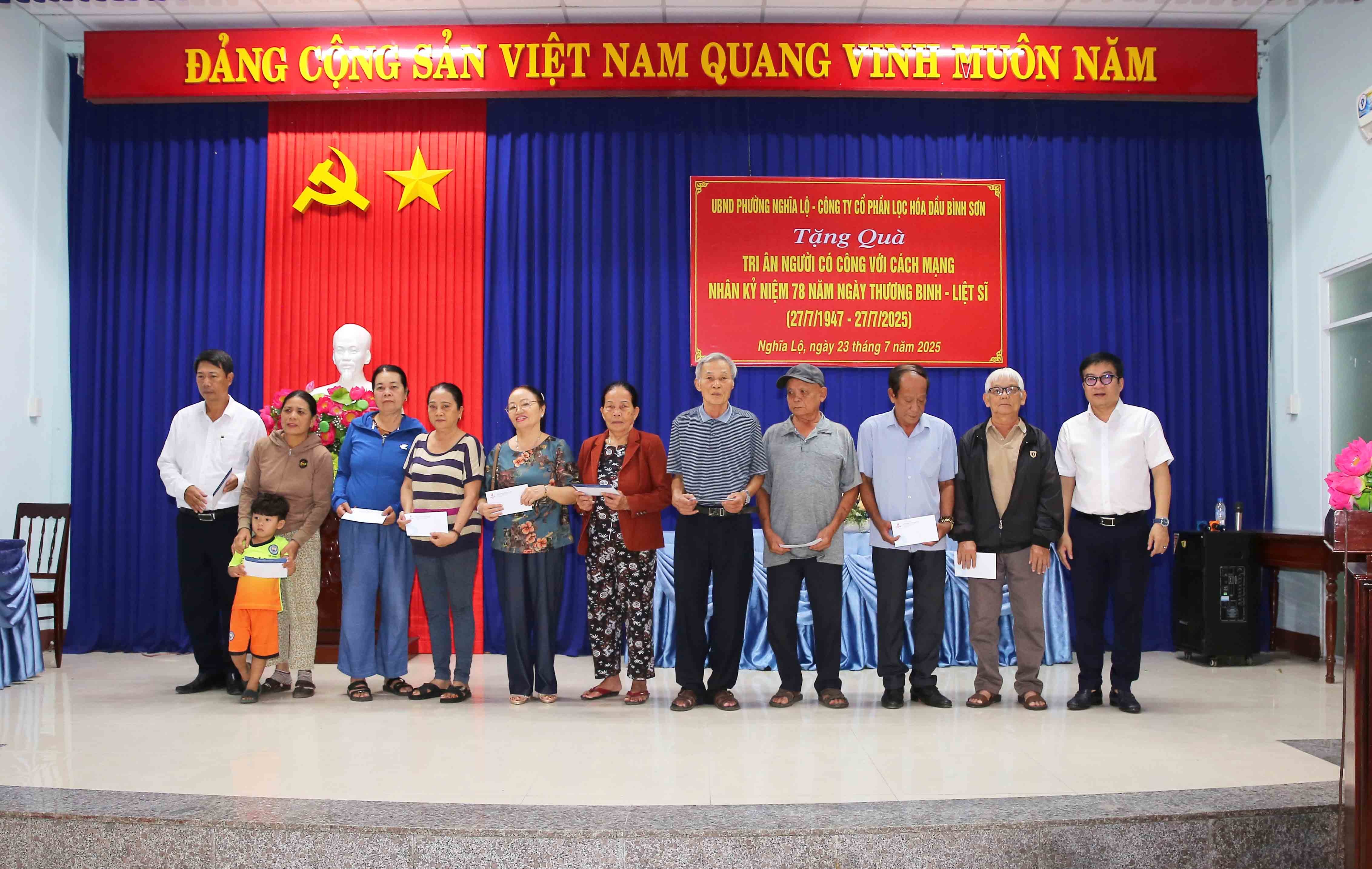 2-bsr-trao-qua-tri-an-nhan-ky-niem-78-nam-ngay-thuong-binh-liet-si-tai-phuong-nghia-lo-1753347570.jpg