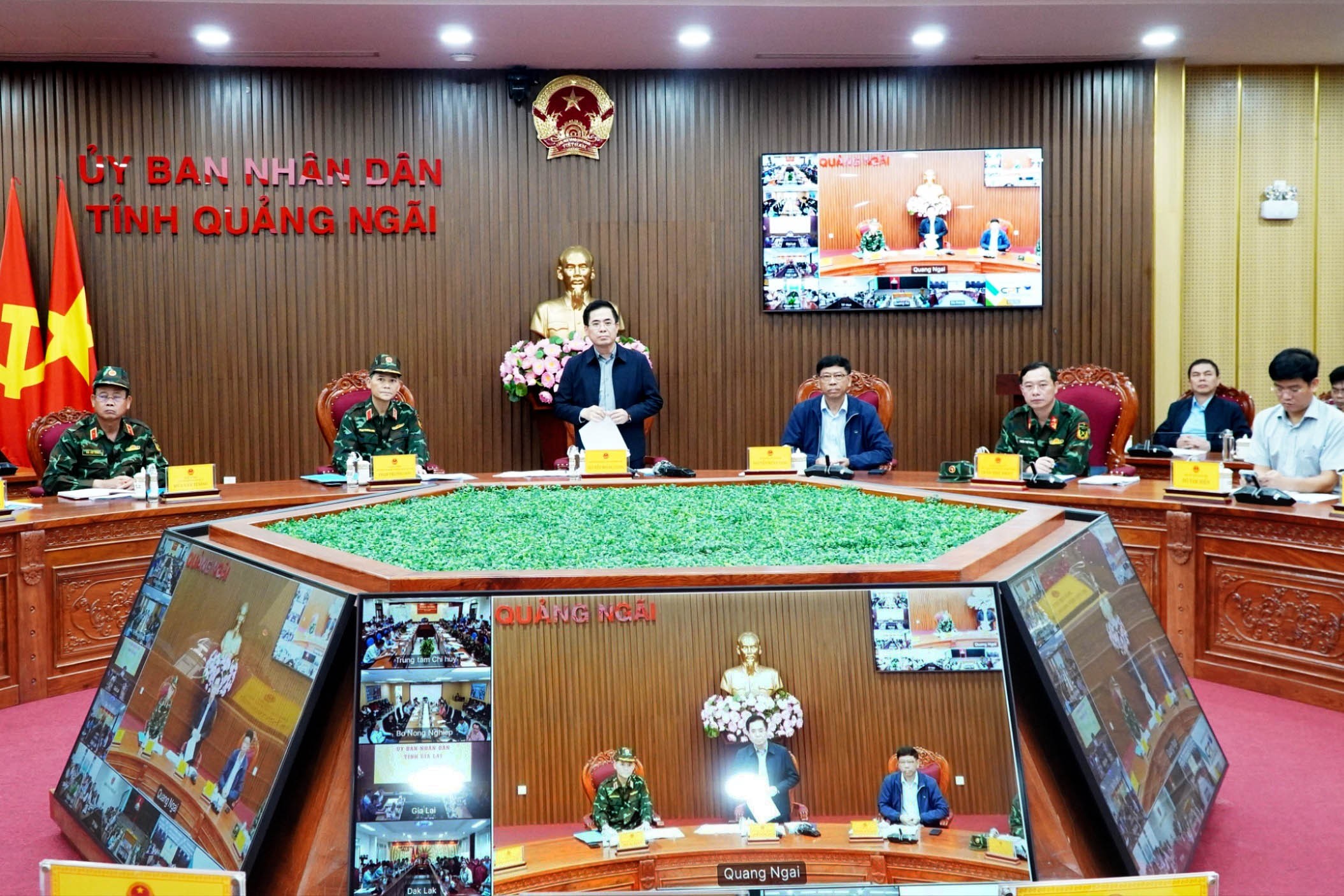 Quảng Ngãi: Hoàn thành di dời gần 27 nghìn hộ dân, với hơn 89 nghìn người đến nơi tránh trú an toàn trước khi cơn bão 13 vào đất liền