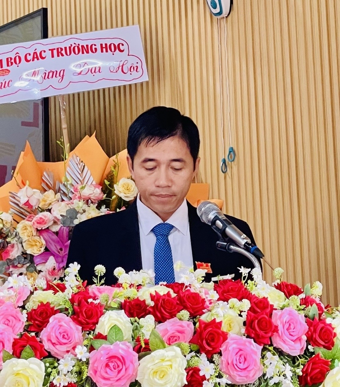 1-chu-tich-chau-1755396569.jpg
