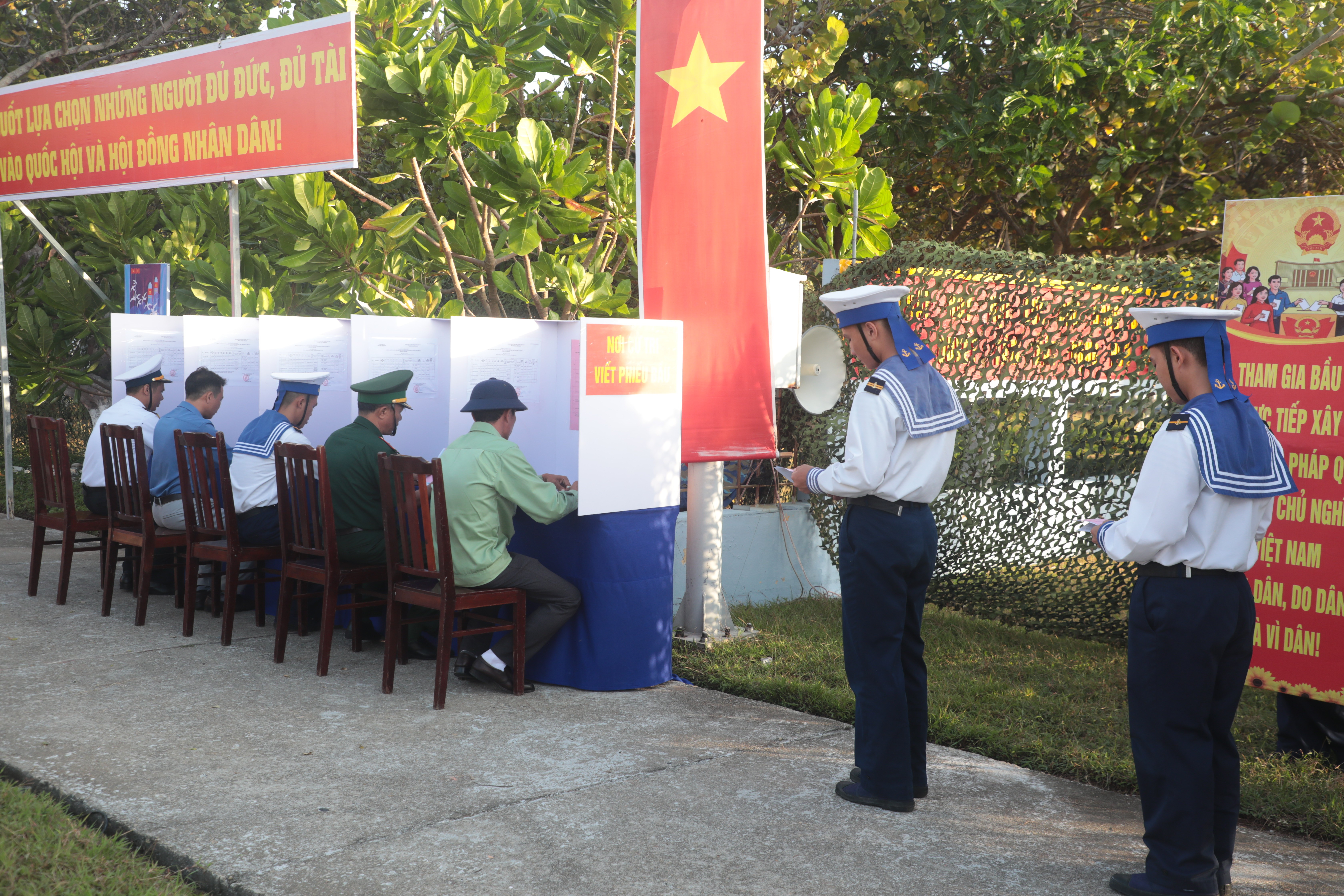 Cử tri Trường Sa cùng cả nước than gia “Ngày hội non sông”