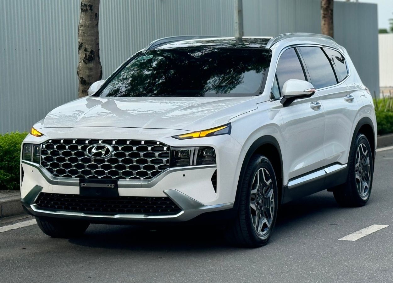 Lăn bánh 3 năm, Hyundai Santa Fe 2021 xuống giá hơn 300 triệu đồng