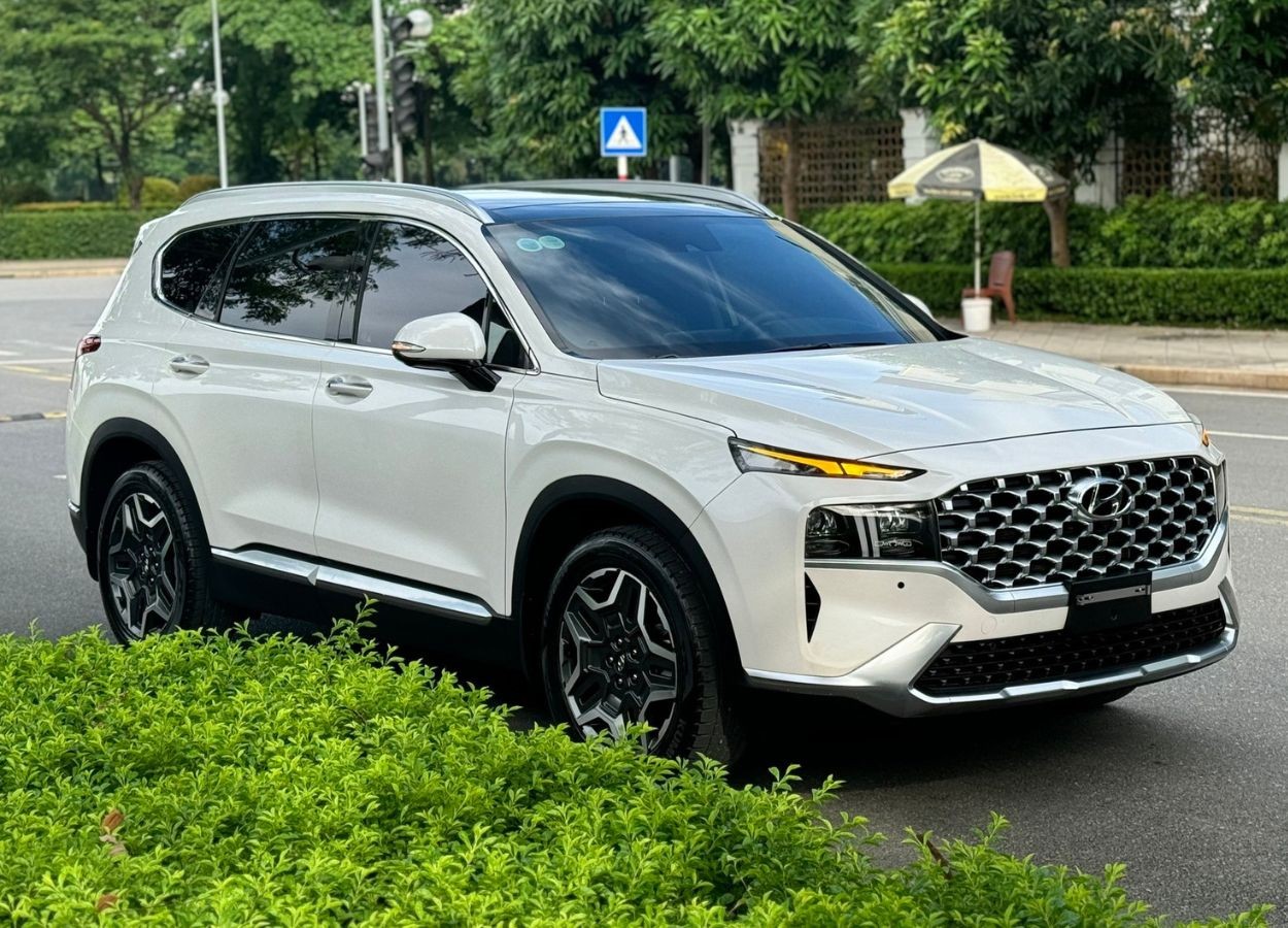 Hyundai Santa Fe 2021 lăn bánh 3 năm tại Việt Nam rao bán với giá bao nhiêu?