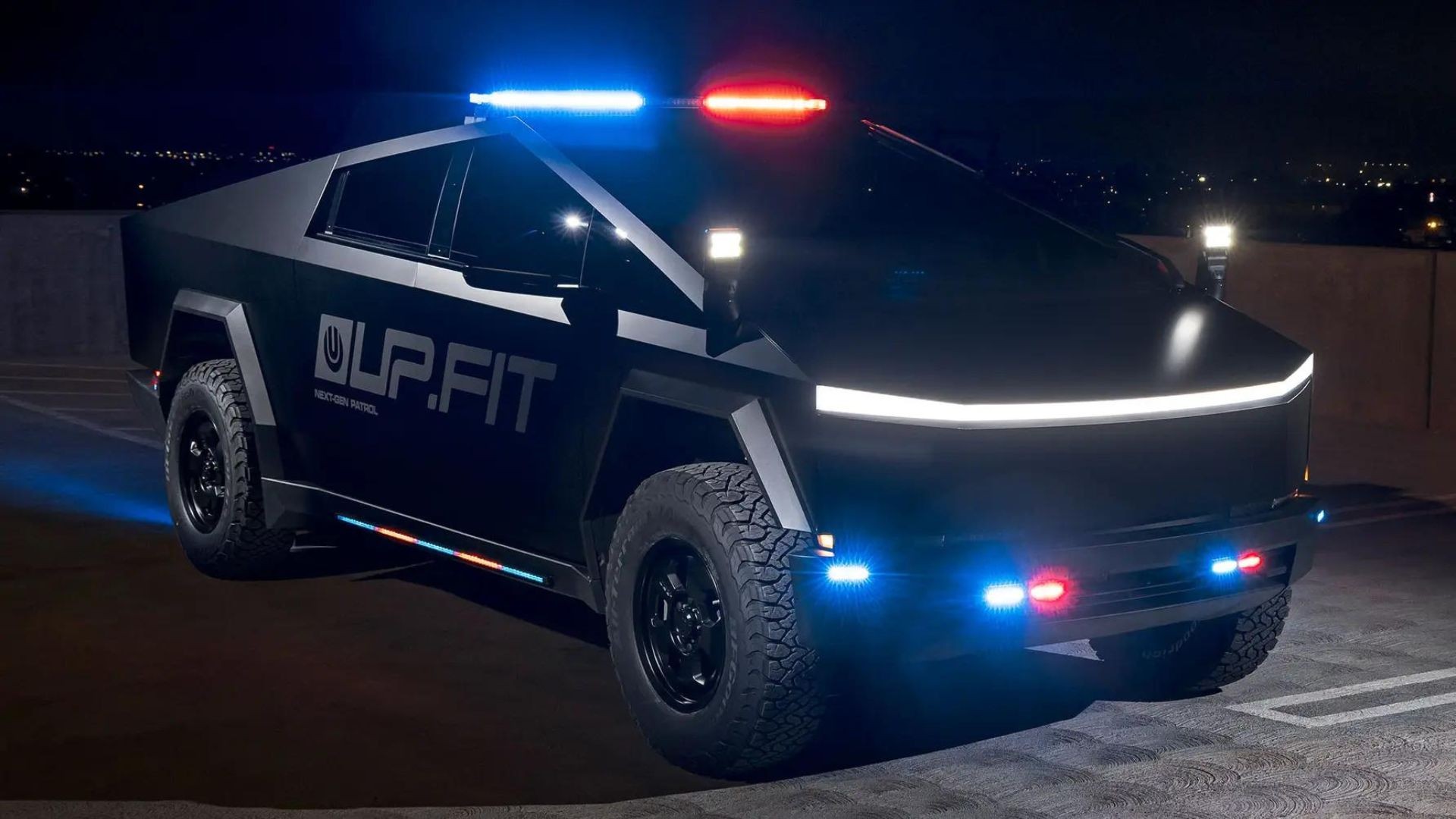 Sẽ như thế nào nếu bán tải lập dị Tesla Cybertruck trong diện mạo xe cảnh sát?