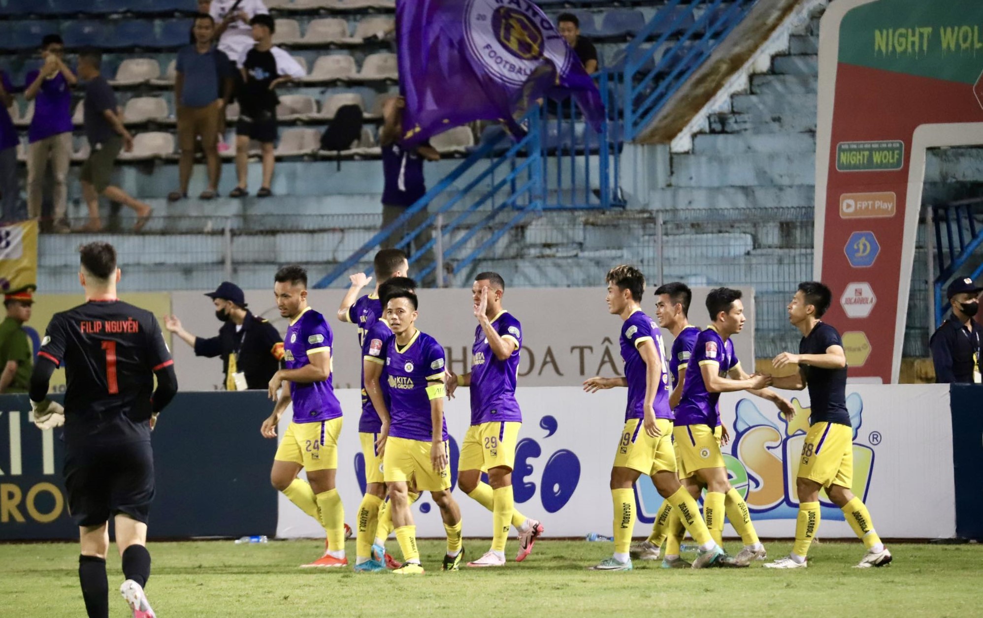 Thắng CAHN, cầu thủ ĐT Việt Nam chỉ thẳng đội vô địch V-League