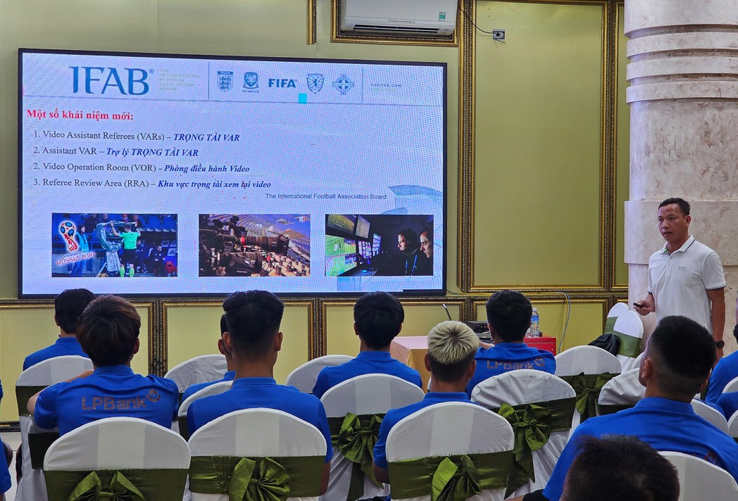 VAR tạo cột mốc lịch sử với bóng đá Việt Nam