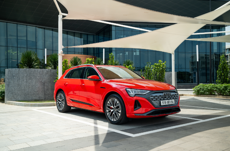 SUV điện Audi Q8 e-tron ra mắt khách Việt: Chạy 582 km/ sạc, sạc nhanh 10 - 80% trong 31 phút