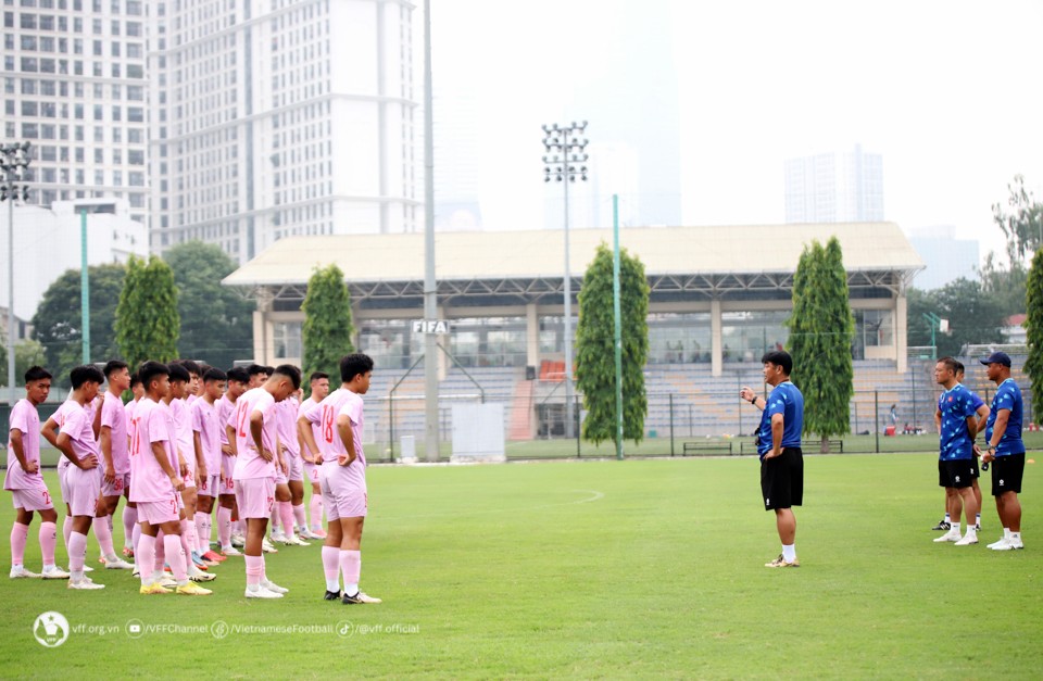 HLV U16 Việt Nam trả 8 cầu thủ về CLB