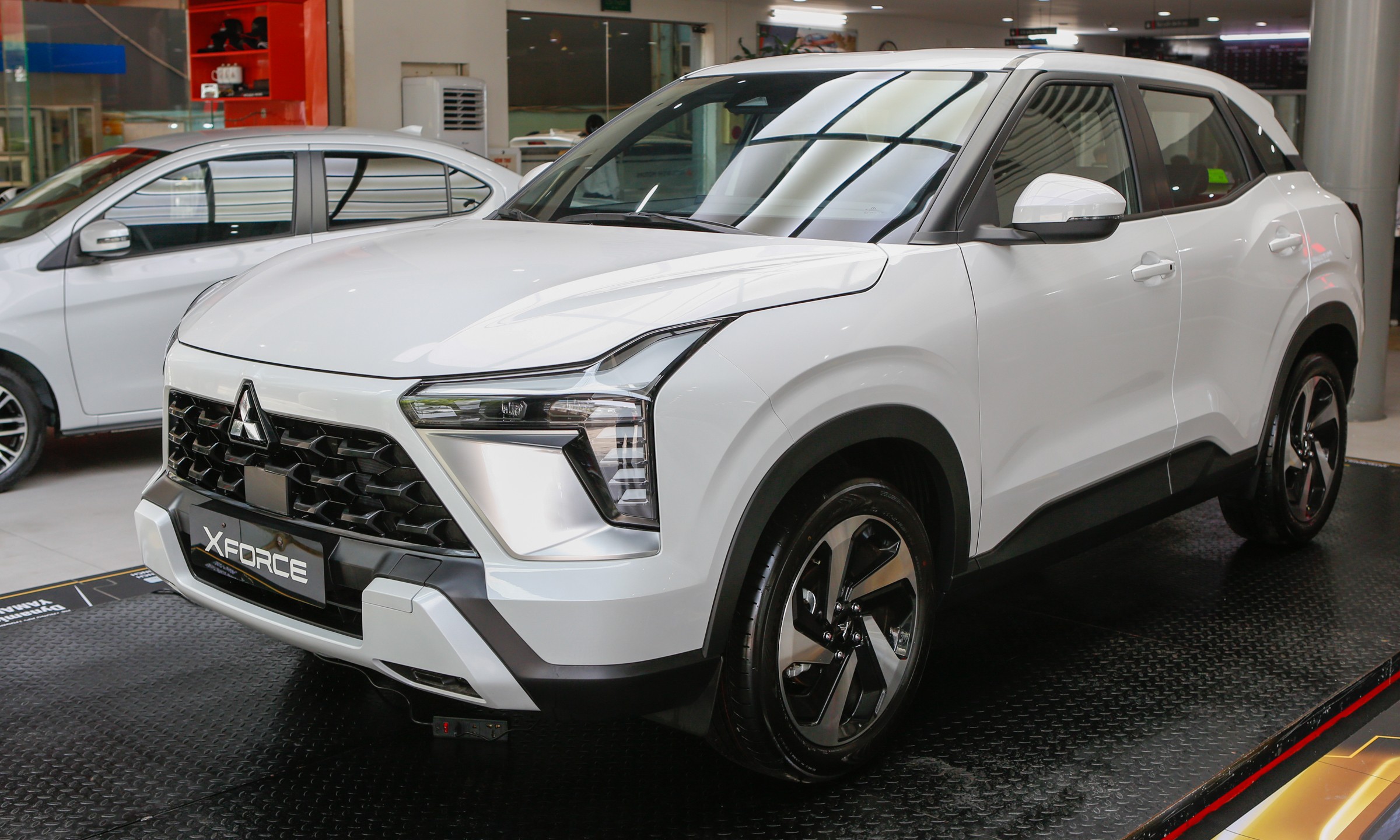 Cận cảnh Mitsubishi Xforce Ultimate giá từ 705 triệu đồng vừa ra mắt khách Việt