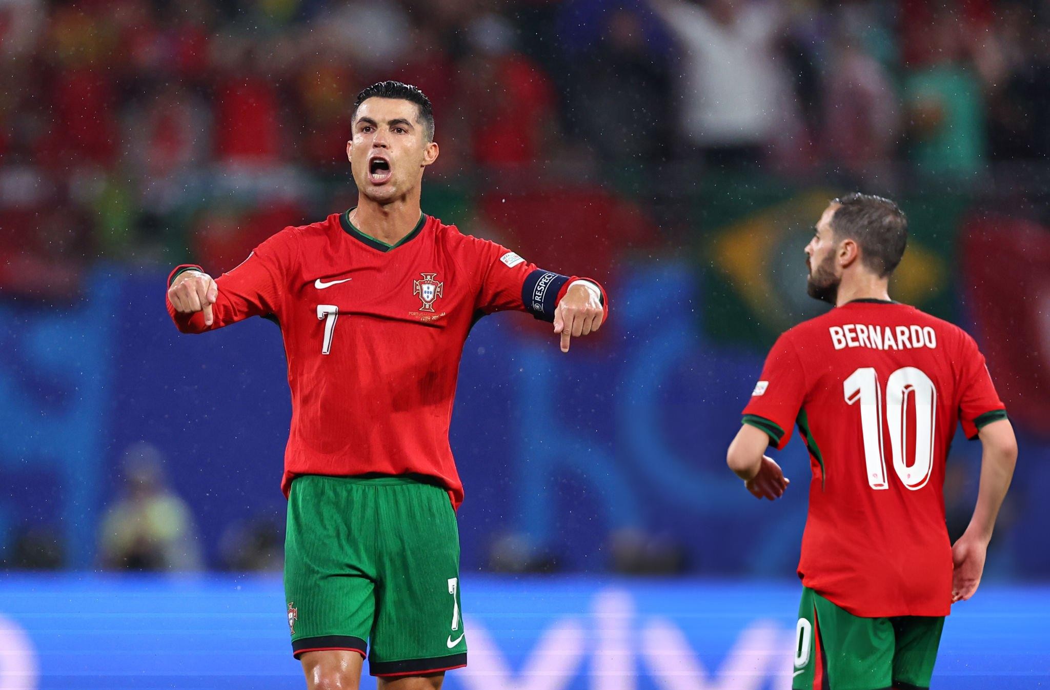 Ronaldo lại lập kỷ lục không tưởng ở Euro