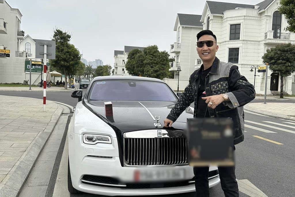 Siêu xe sang Rolls-Royce Wraith của Huấn Hoa Hồng bất ngờ rao bán chỉ sau 1 năm