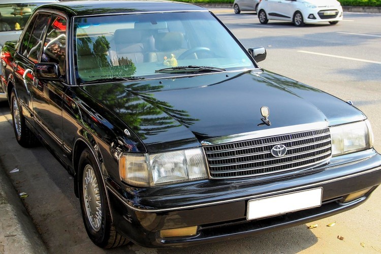 Loạt "xe bộ trưởng" Toyota Crown bán đấu giá chỉ từ 65 triệu đồng