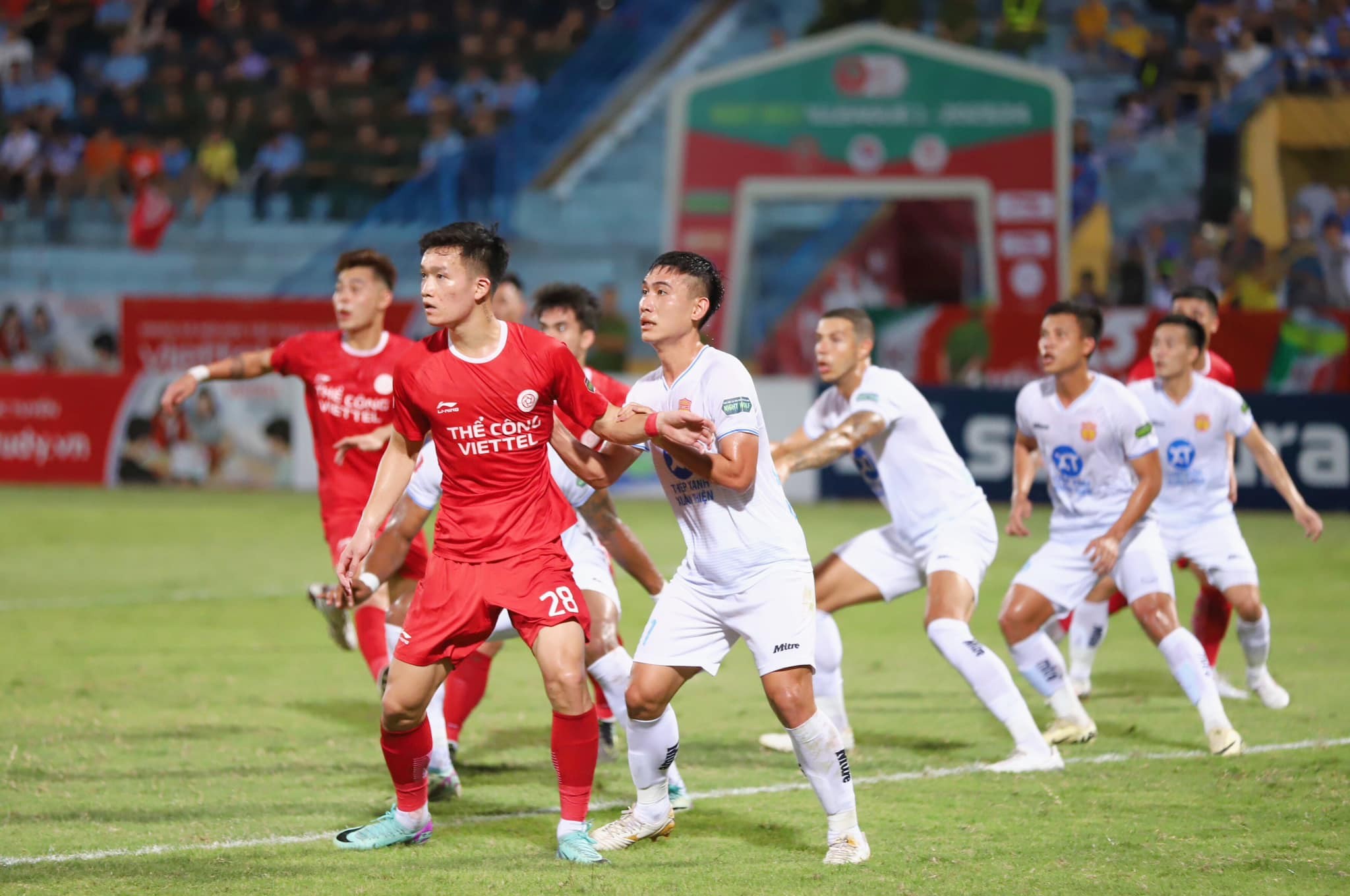 Thêm 5 CLB Việt Nam chính thức trụ hạng thành công