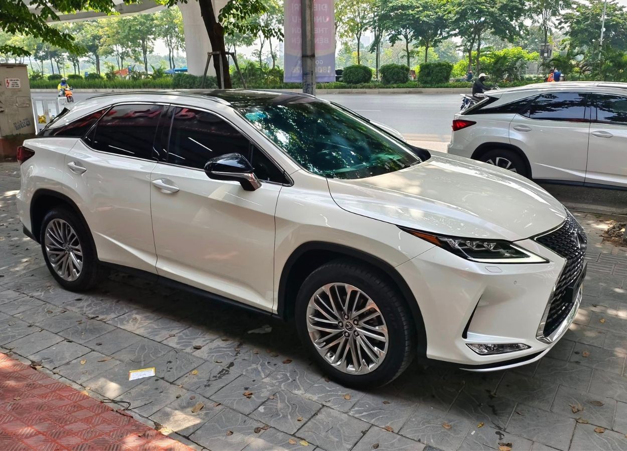 Lexus RX 300 2021 lăn bánh 3 năm tại Việt Nam rao bán với giá bao nhiêu?