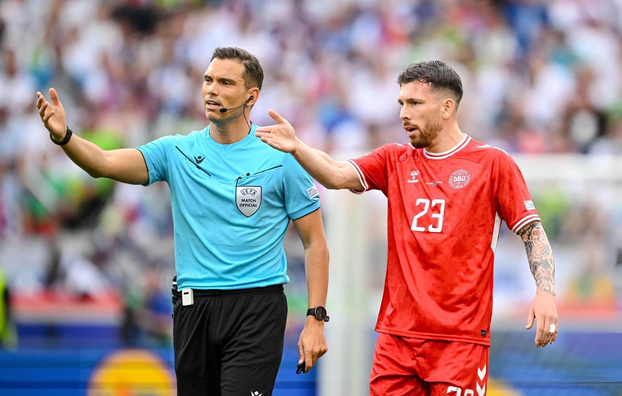 Đan Mạch 'lách luật' FIFA ngon ơ trong trận hòa ĐT Anh