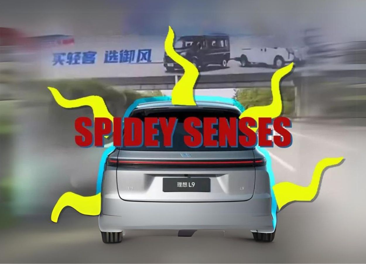 Hi hữu: SUV Trung Quốc gây tai nạn vì bị biển quảng cáo “đánh lừa”