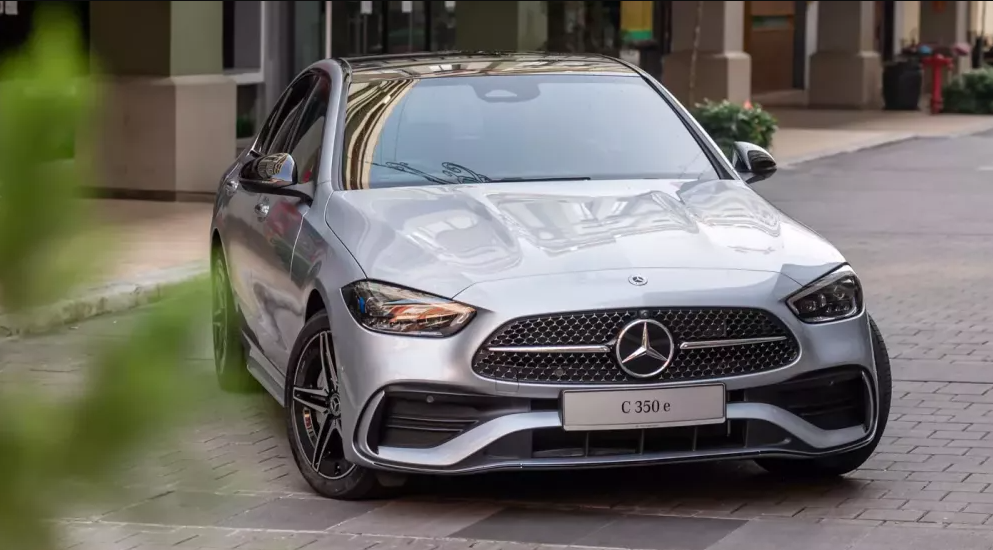 Mercedes-Benz C-Class ra mắt phiên bản siêu tiết kiệm xăng, ăn xăng chỉ ngang xe máy