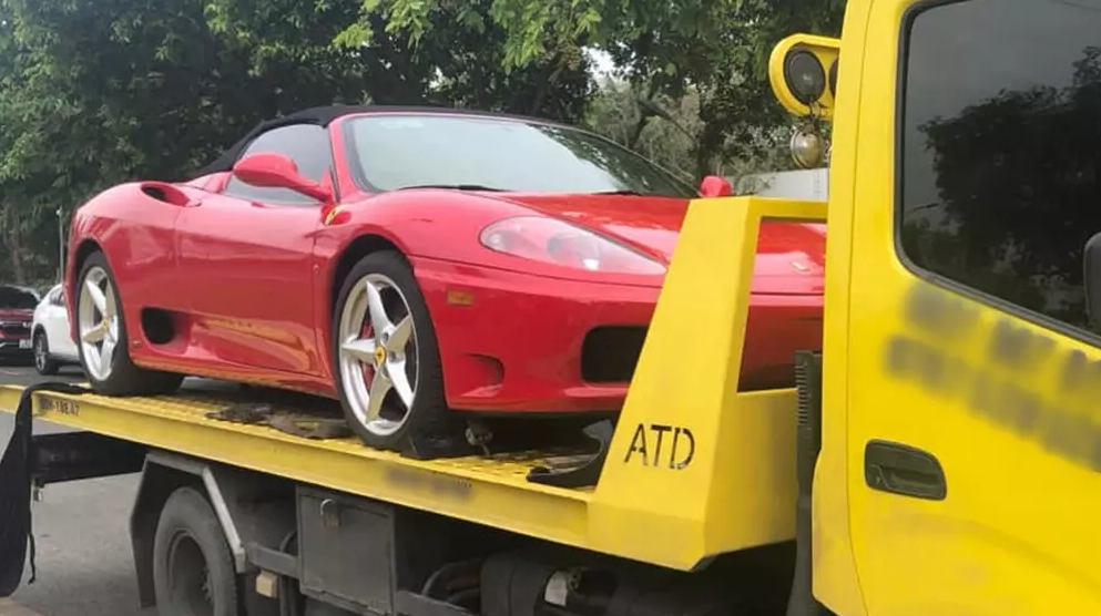 Bắt gặp Ferrari 360 Spider trên đường về với đội xe nghìn tỷ của "Qua" Vũ
