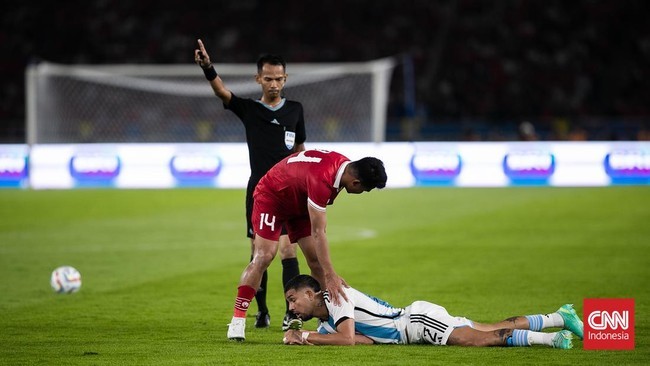 Trọng tài từng bắt trận Argentina vs Indo cầm còi ở V-League