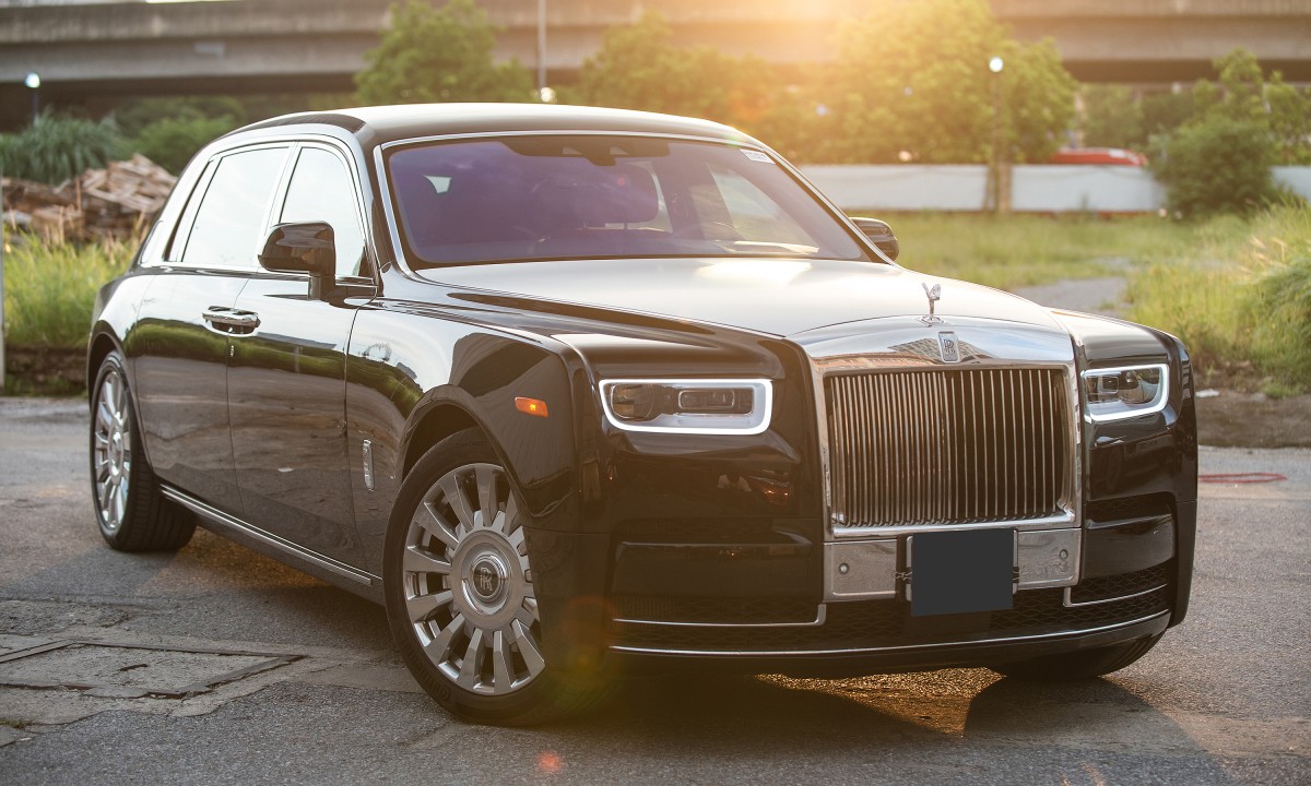 Đại gia Thanh Hóa chơi lớn, tậu luôn “biệt thự di động” Rolls-Royce Phantom VIII trị giá tới 80 tỷ kèm biển số "đặc biệt"