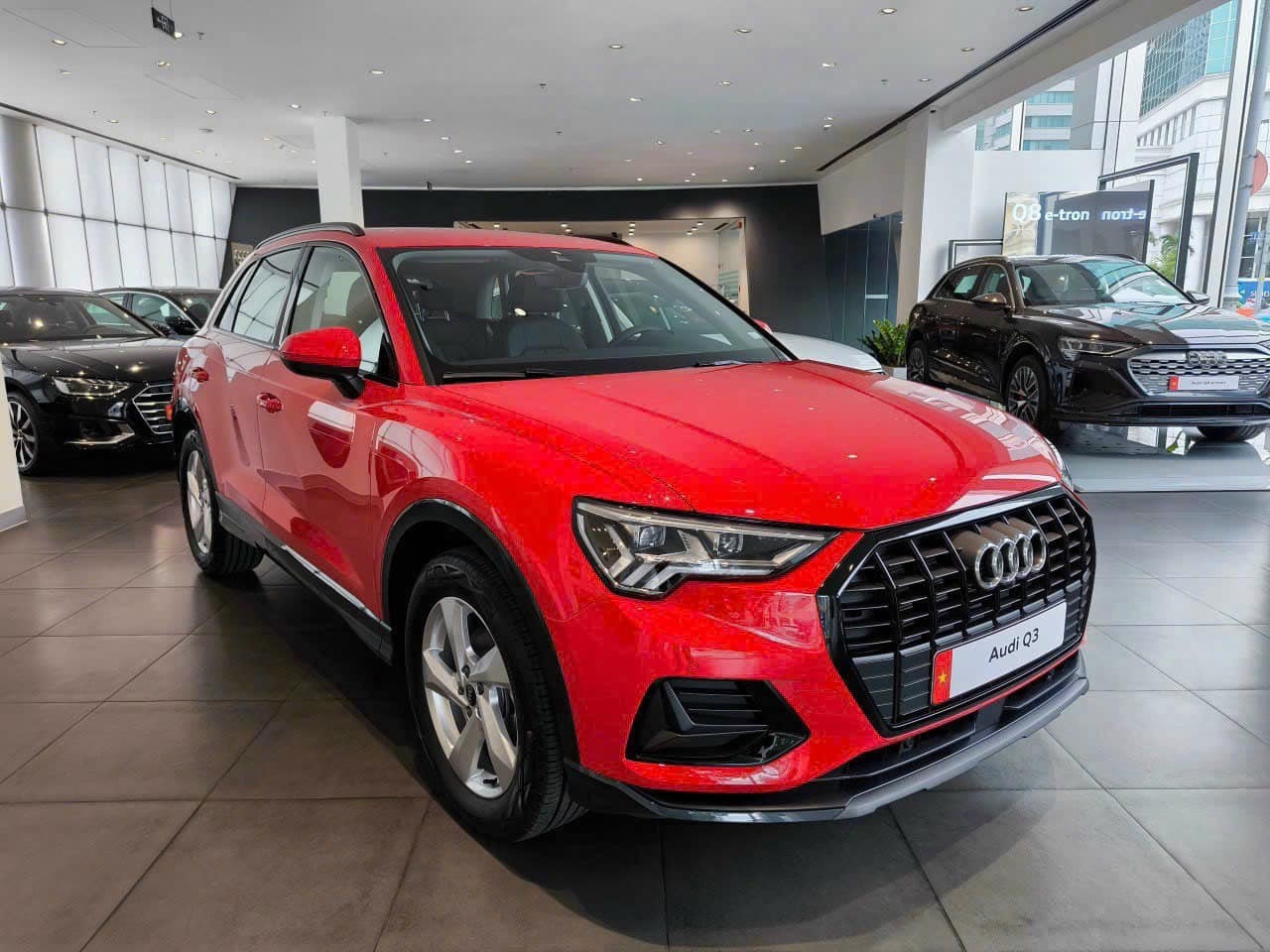 Cận cảnh Audi Q3 2024 tại đại lý, giá từ 1,8 tỷ đồng cạnh tranh BMW X1
