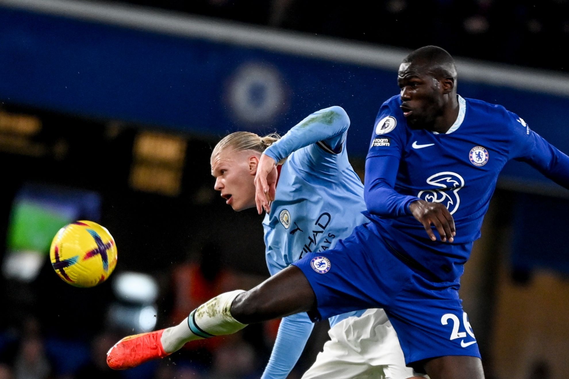Lịch thi đấu bóng đá hôm nay 3/8: Liverpool vs MU, Barcelona vs Real Madrid, Chelsea vs Man City mấy giờ?