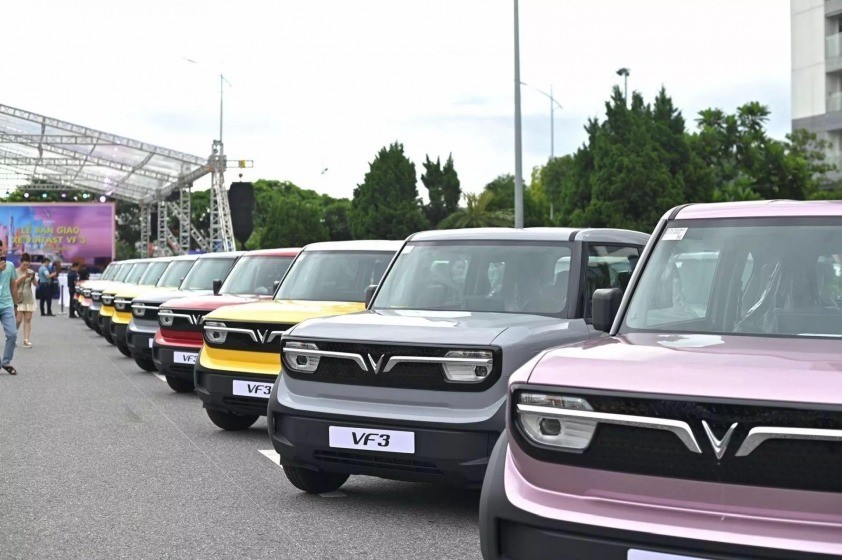 Mẫu ô tô điện mini VinFast VF 3 có mấy màu sơn ngoại thất?