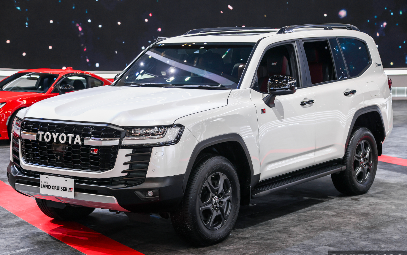 Chiêm ngưỡng Toyota Land Cruiser 300 GR Sport 2024 vừa cập bến Đông Nam Á