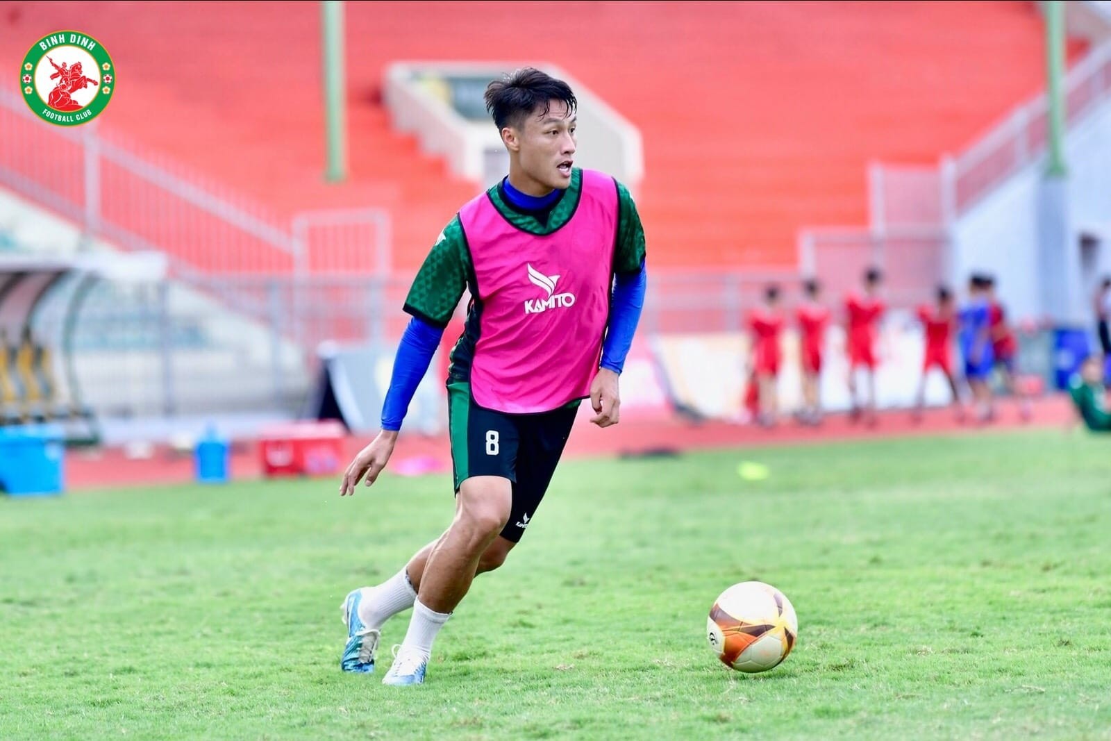 CLB V-League ra quyết định bất ngờ với tiền vệ Việt kiều