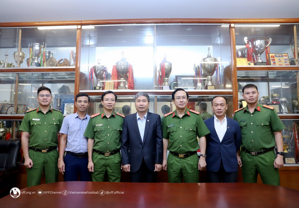 VIDEO: Cầu thủ Việt Nam 'hết đường' dùng chất cấm