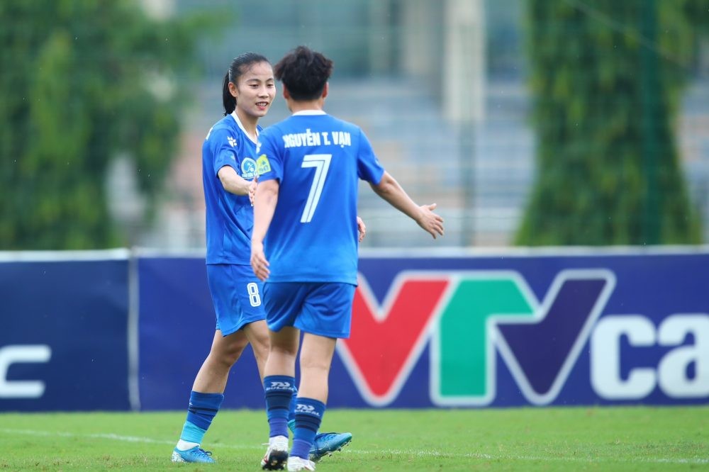 Bộ đôi tuyển thủ Việt Nam chói sáng giúp đội nhà thắng 10-0