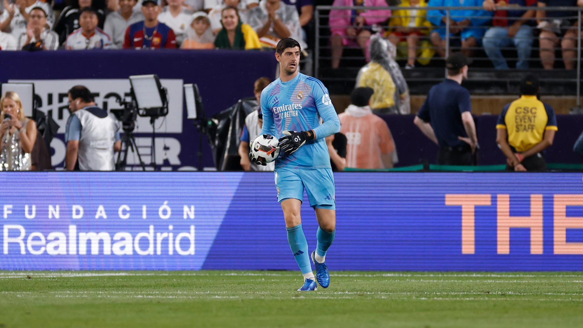 Thibaut Courtois đưa ra lời khuyên chân thành tới tân binh trẻ của Real