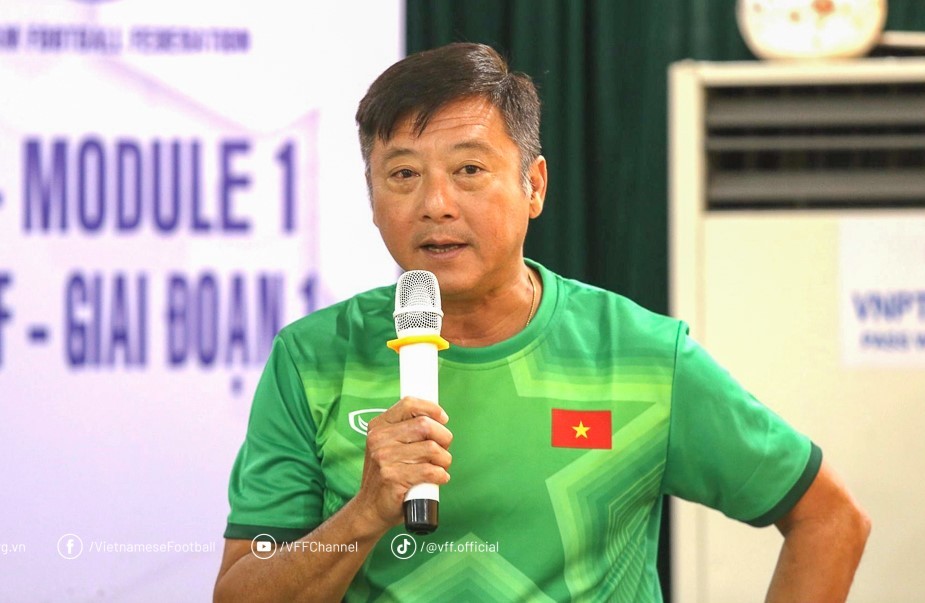 HLV Lê Huỳnh Đức bất ngờ tái xuất trong vai trò mới