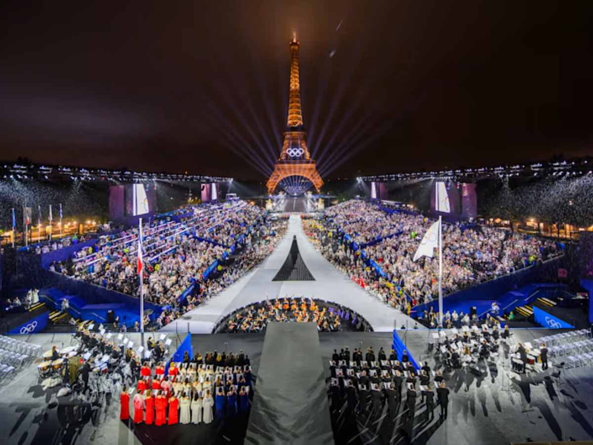 Olympic Paris chính thức khép lại với lễ bế mạc đầy màu sắc