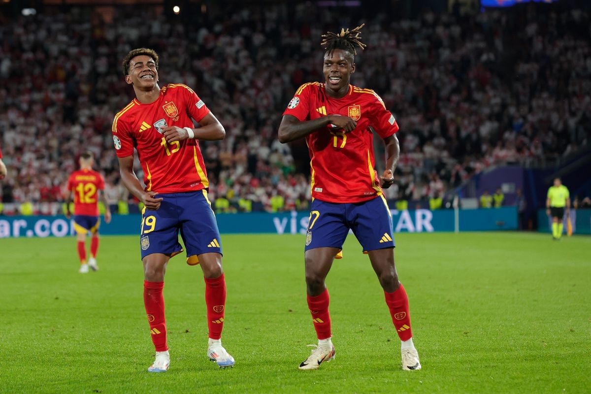 Barca trở lại vụ Nico Willams, người quyền lực vào cuộc