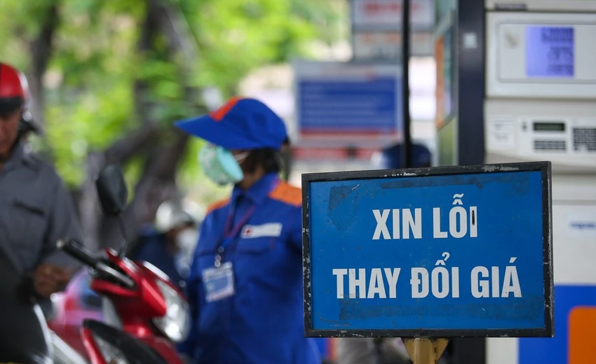 Giá xăng giảm lần thứ 5 liên tiếp, xăng RON 95 xuống dưới mốc 22.000 đ/lít