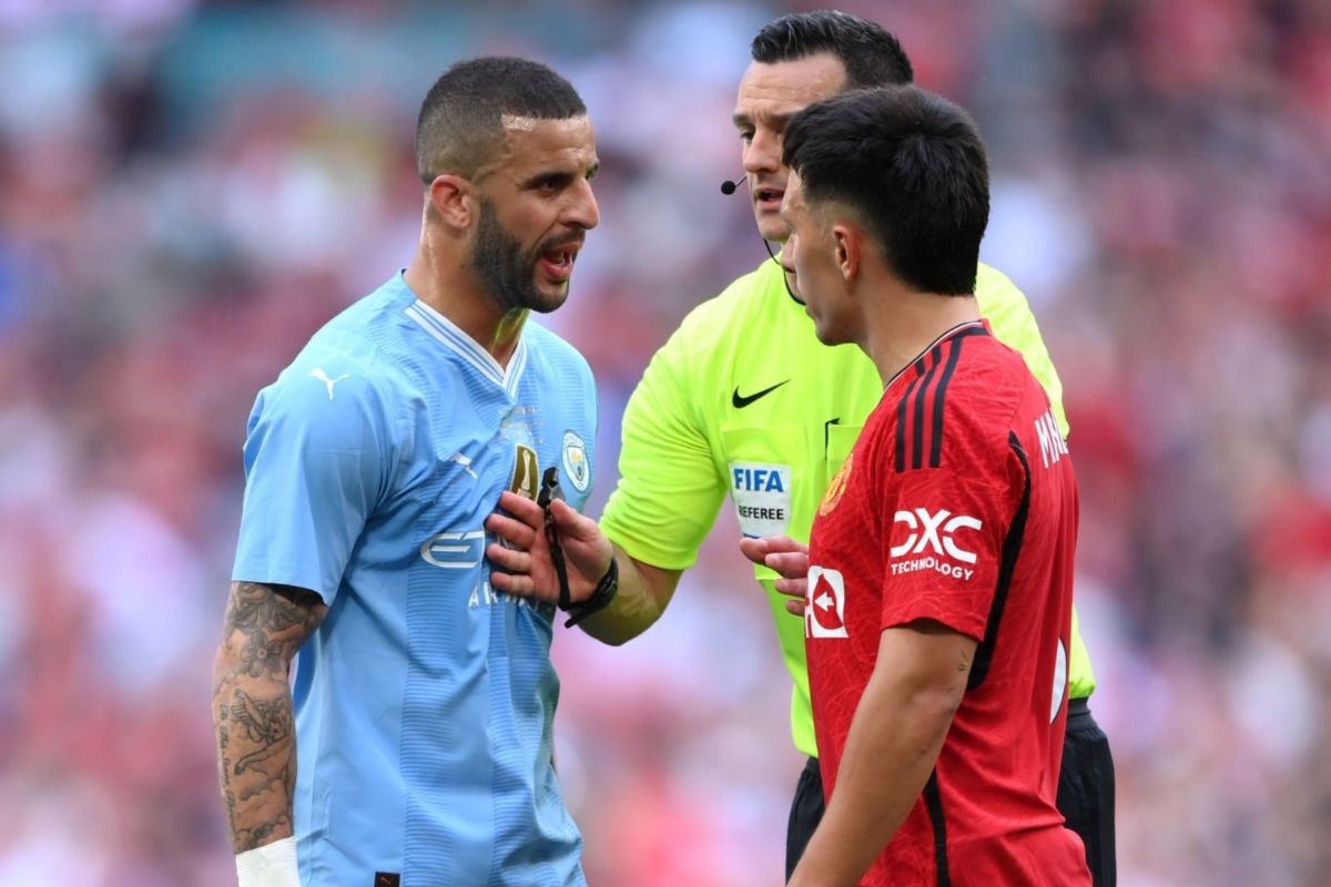 Lý do hy hữu, trận MU vs Man City phải thay trọng tài phút chót