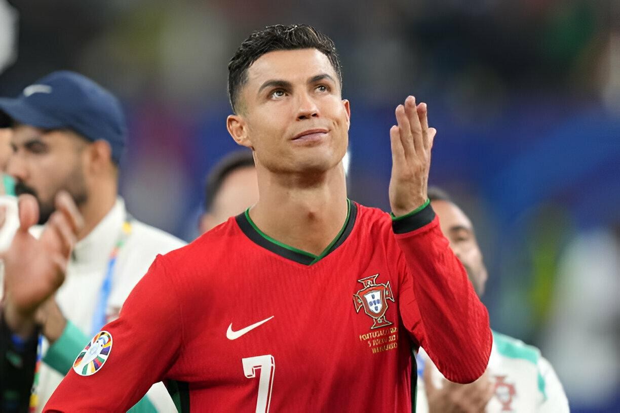 Ronaldo làm dậy sóng cộng đồng mạng với bài đăng đầy cảm xúc