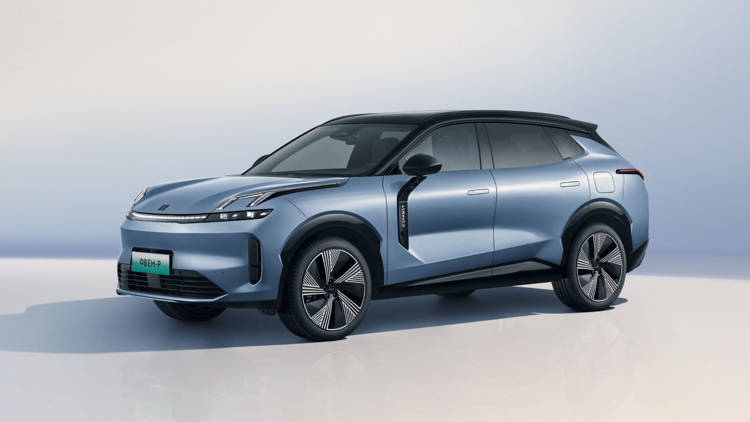 Lynk & Co 08 2025 có phiên bản hybrid mới, đi 245km mà không cần đổ xăng