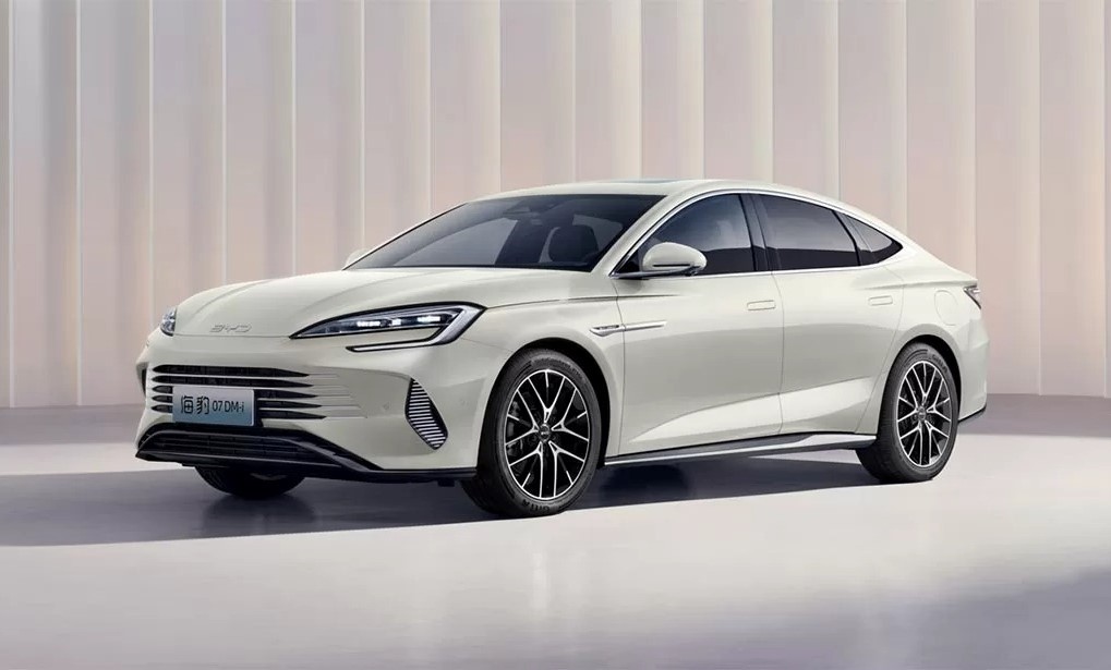 BYD Seal 07 trình làng: 'Ăn xăng' chỉ 3,4 lít/100 km, giá quy đổi từ 490 triệu đồng