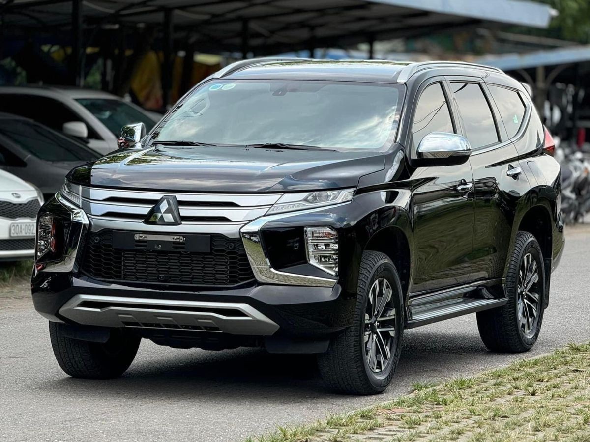 Mitsubishi Pajero Sport 2023 chạy ‘lướt’ 1 năm lên sàn xe cũ với giá bao nhiêu?
