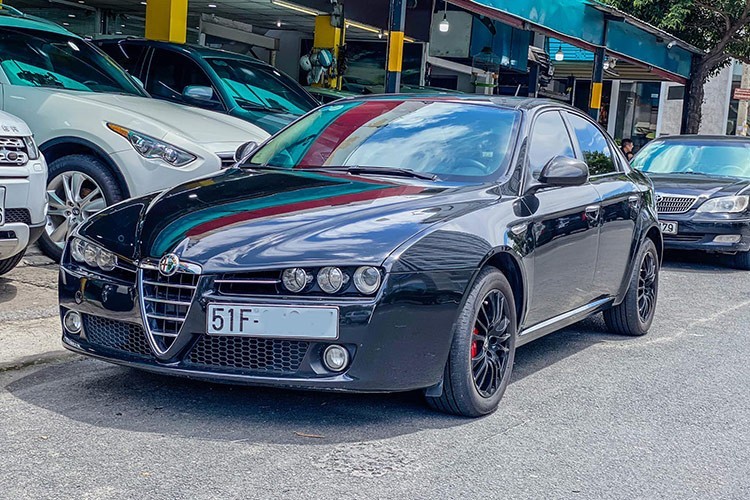 Siêu phẩm hàng hiếm Alfa Romeo 159 JTS 2009 rao bán chỉ ngang xe hạng B