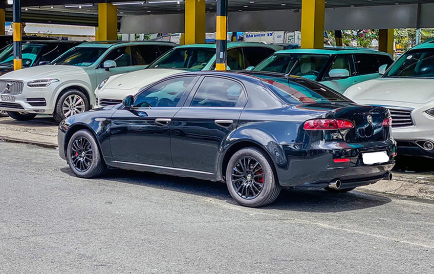 Hàng hiếm Alfa Romeo 159 JTS 2009 rao bán rẻ ngỡ ngàng sau 15 năm sử dụng
