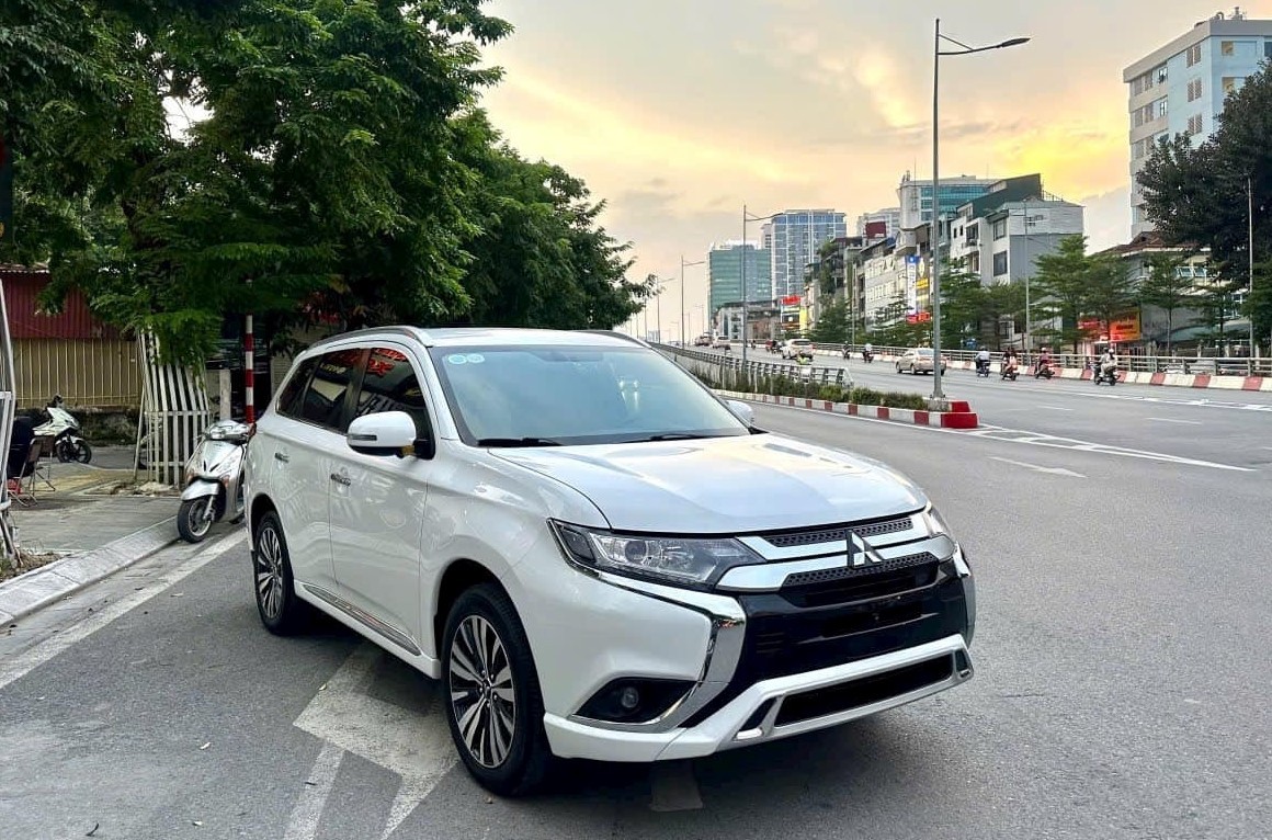 Lăn bánh 2 năm, Mitsubishi Outlander 2022 rao bán trên sàn xe cũ với giá bao nhiêu?
