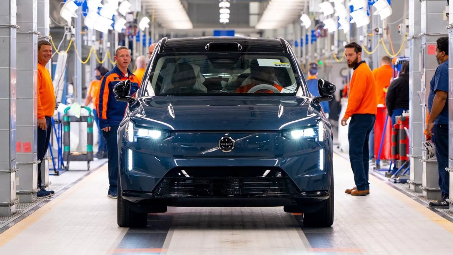 SUV thuần điện Volvo EX90 lặng lẽ tăng giá bán
