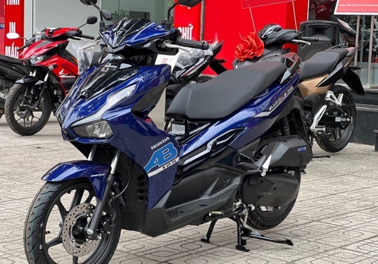 Honda AirBlade, Honda SH chênh giá cao nhất 12 triệu đồng trong tháng cao điểm
