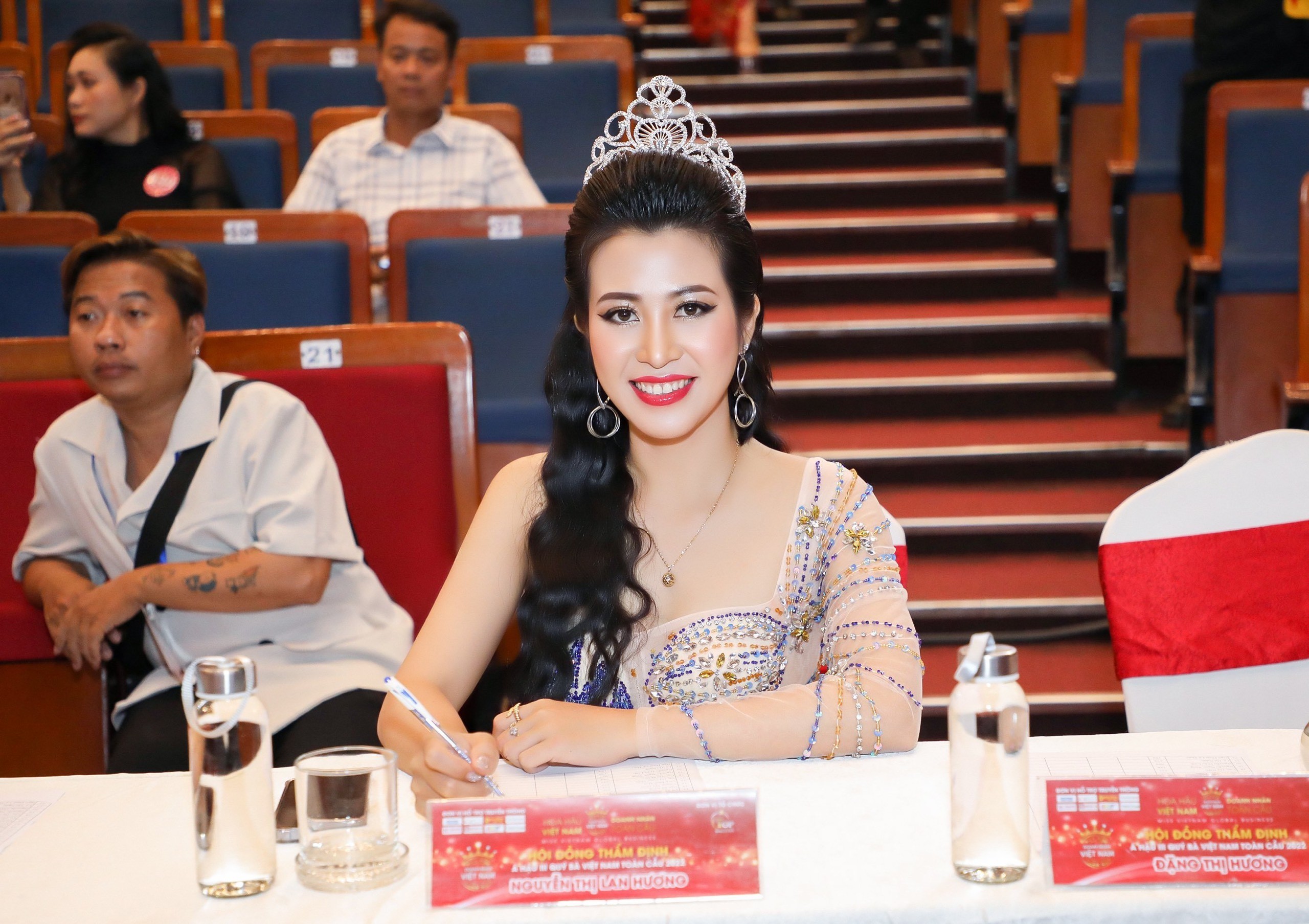 Á hậu Nguyễn Thị Lan Hương ngồi vị trí Ban thẩm định Chung kết Hoa hậu Doanh nhân Việt Nam Toàn cầu 2022