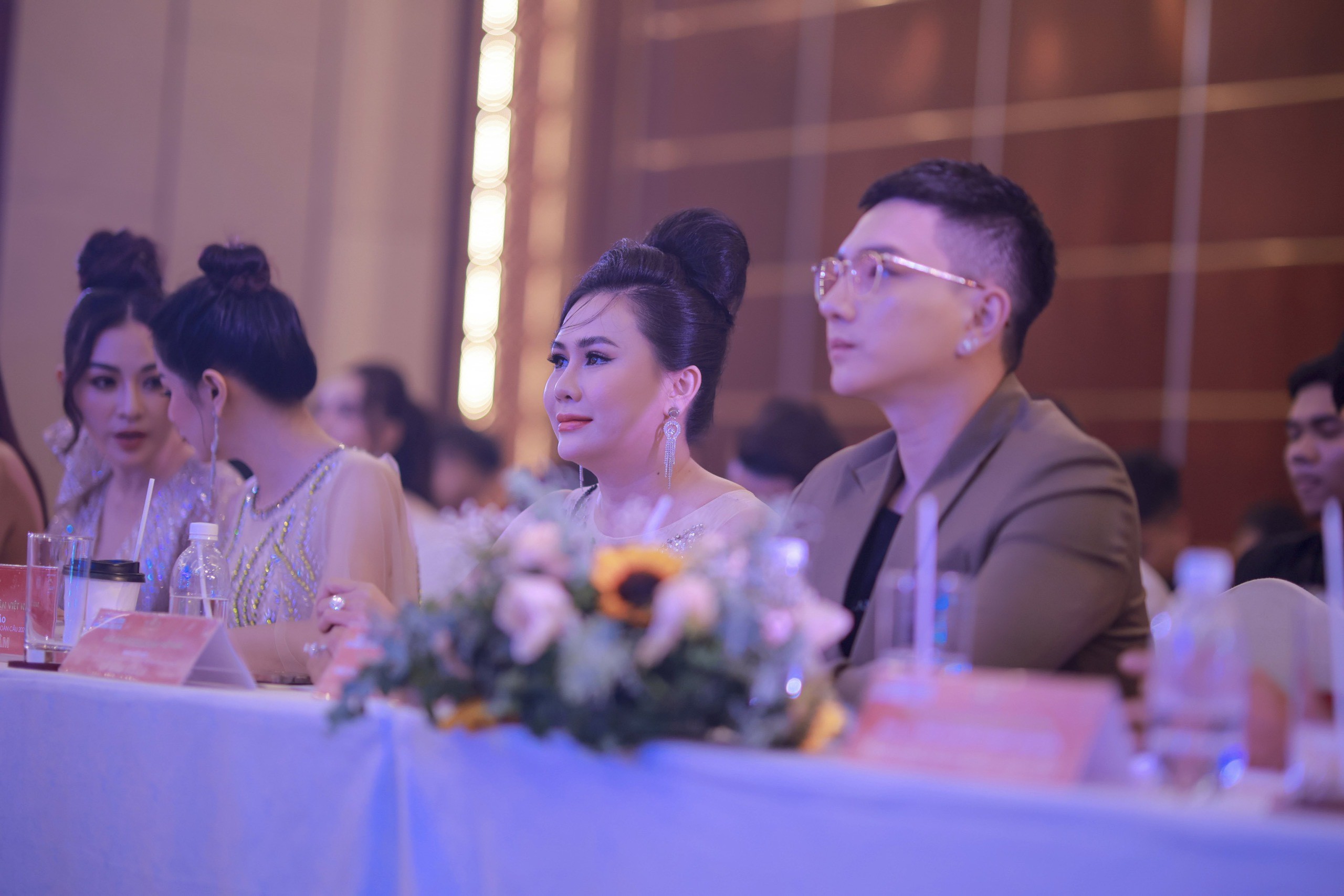 Hoa hậu Thiện nguyện Lý Kim Ngân ngồi ghế giám khảo đêm thi tài năng Hoa hậu Doanh nhân Việt Nam 2022