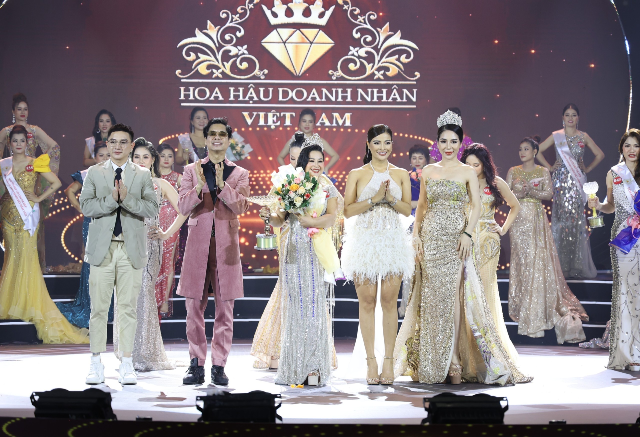 Thí sinh Phạm Nguyễn Thị Hoàng Hoa đăng quang Á hậu 3 cuộc thi HHDN Việt Nam 2022