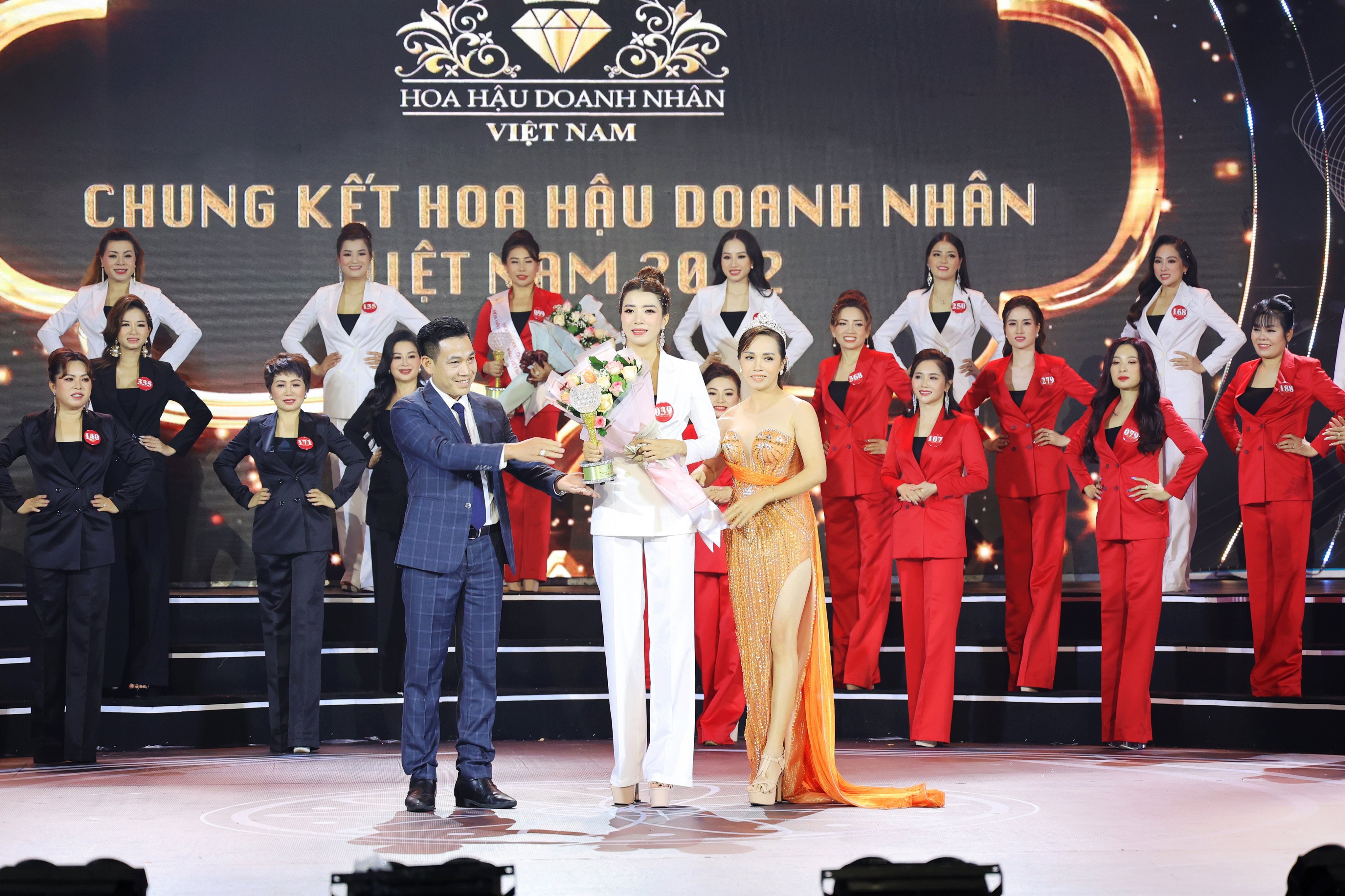 Doanh nhân Cao Thị Hồng Vân xuất sắc đạt danh hiệu Người đẹp tài năng cuộc thi HHDN Việt Nam 2022